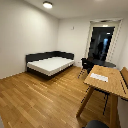 Apartament Innsbrucker Platz 2
